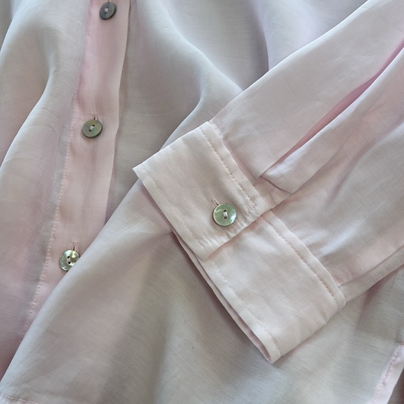 Chico’s pale pink button front blouse.  Size 2 (Medium).  Splits at hemline. - Picture 7 of 13